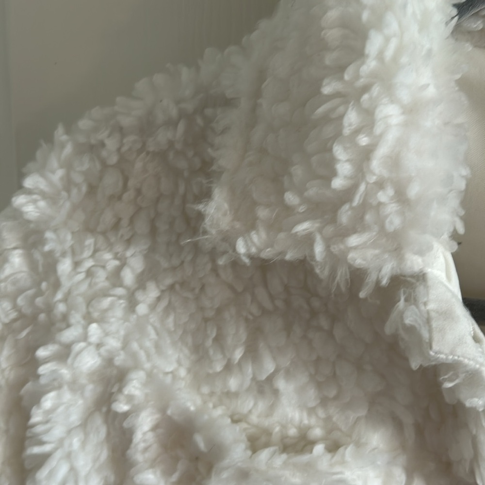 Francesca’s Collection Shacket - Picture 2 of 3